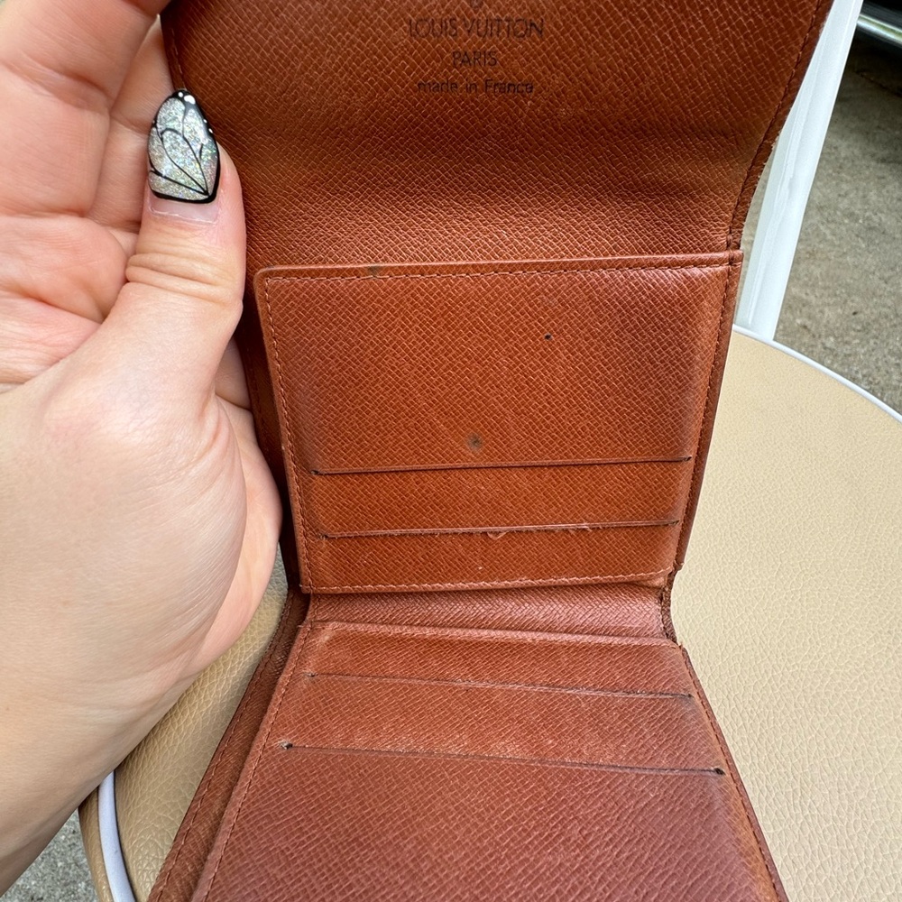 LV Compact Wallet - Picture 9 of 10